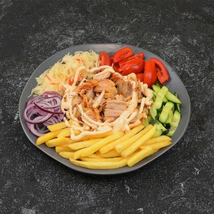 Шаверма сырная на тарелке