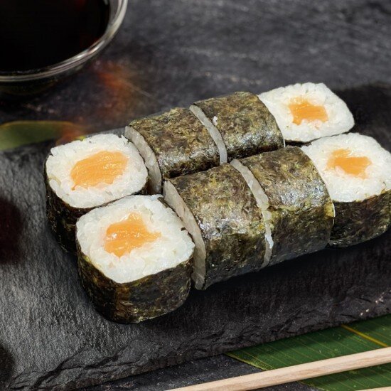 Ролл с лососем