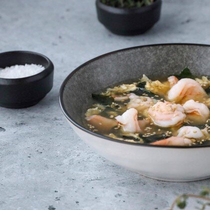 Суп с яйцом и креветками