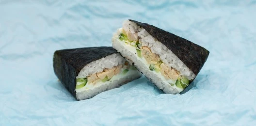 Онигири с курицей