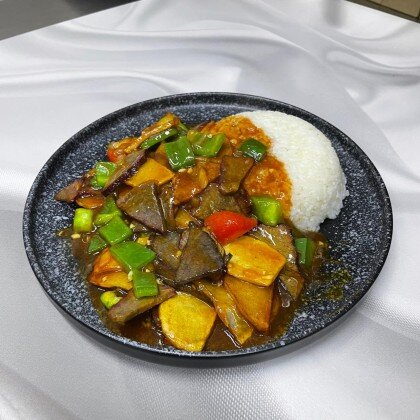 106. Баклажан со свининой и рисом