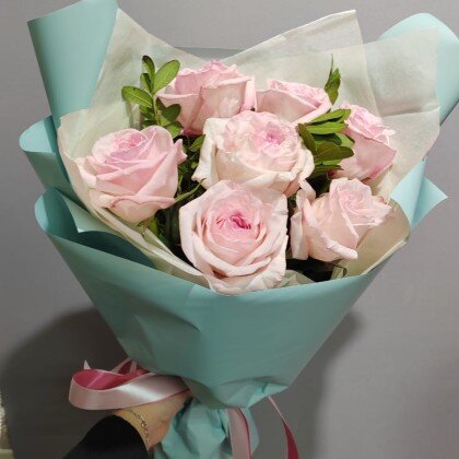 Букет и 7 Роз с зеленью