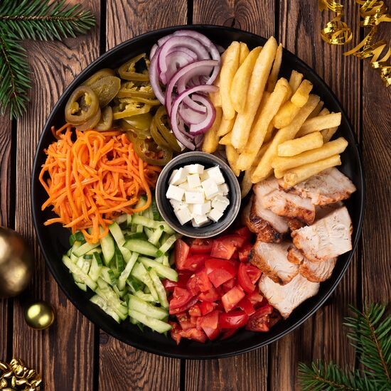 Шаверма на тарелке с брынзой