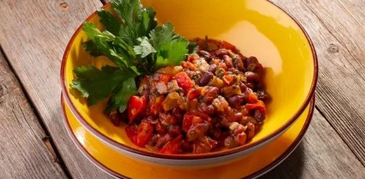 Красная фасоль томлёная с овощами
