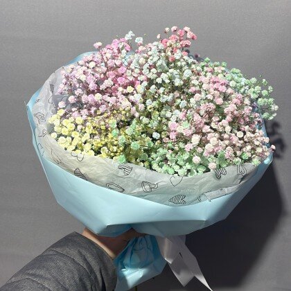 Букет из радужной гипсофилы