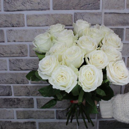Букет из 15 белых Роз Эквадор ( пионовидные)