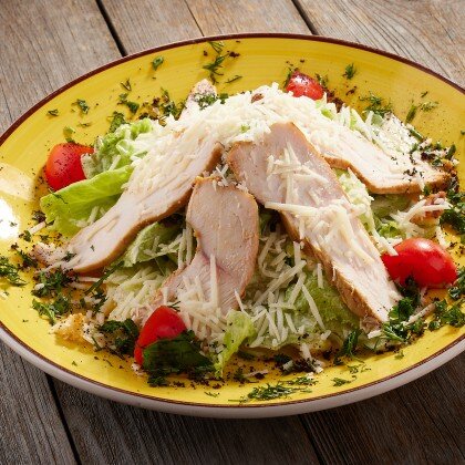 Салат фирменный «Цезарь» с курицей