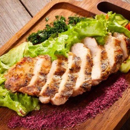 Стейк куриный с микс салатом