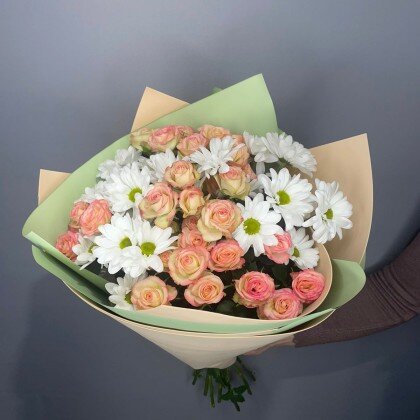 Букет из Кустовой хризантемы и кустовой розы