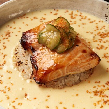 Лосось-мисо в соусе голландез