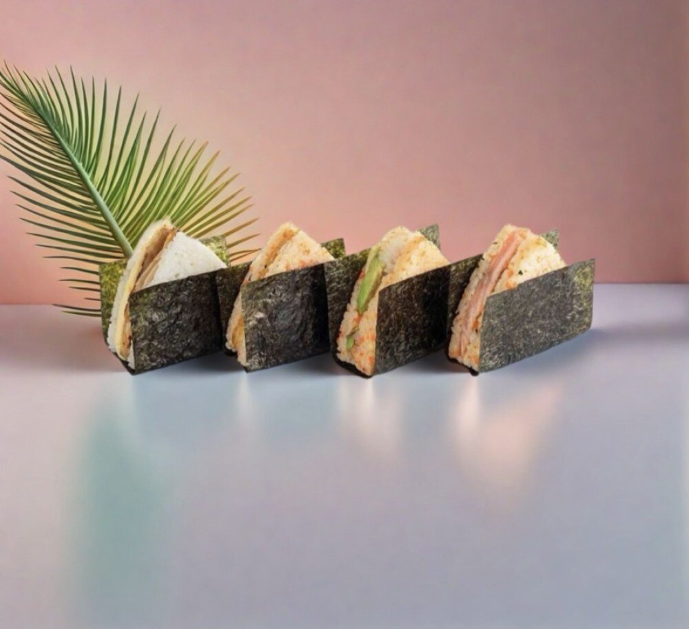 Онигири с копченой курицей