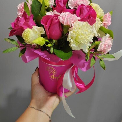 Композиция из Роз и Диантусов