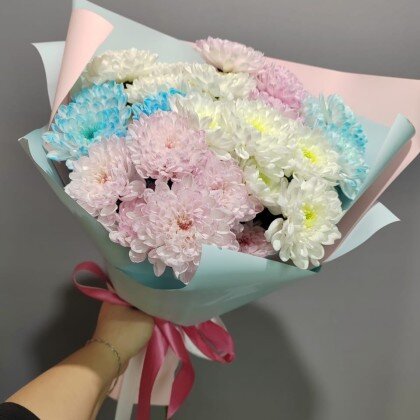 Букет из радужной хризантемы