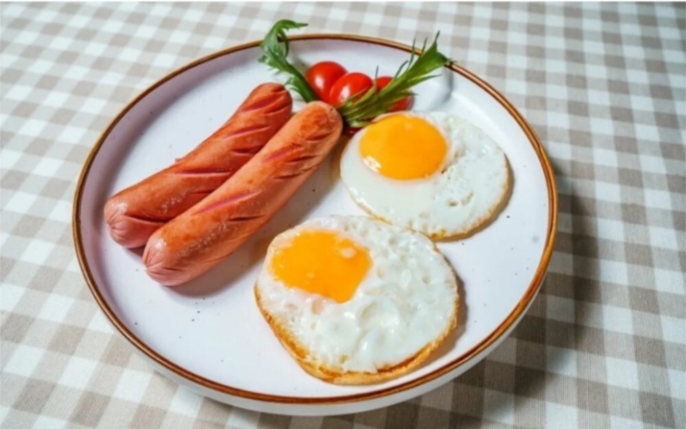 Яичница с сосиской