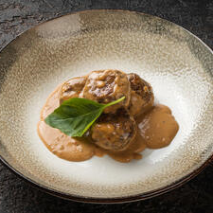 Фрикадельки в устрично-мясном соусе