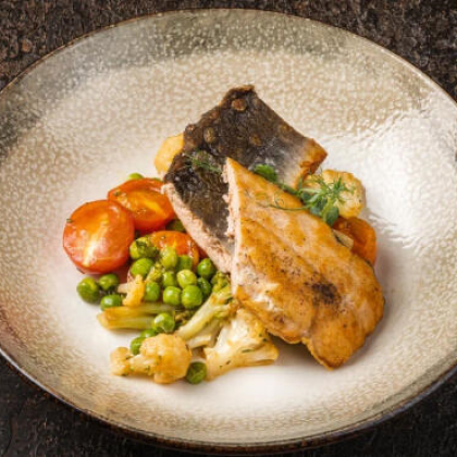 Кета гриль с жареными овощами