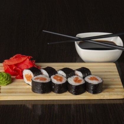 Маки с лососем