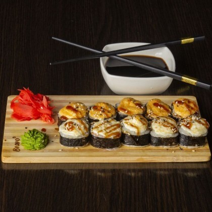 Ролл запеченный с лососем