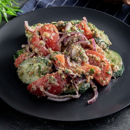 Грузинский салат с грецким орехом