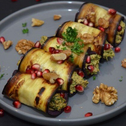 Баклажаны фаршированные с грецким орехом и специями