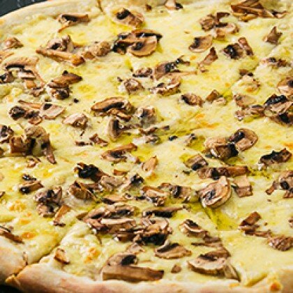 Космо-пицца "Грибная с соусом бешамель и трюфельным маслом"
