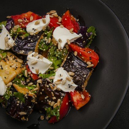 Салат из хрустящих баклажанов