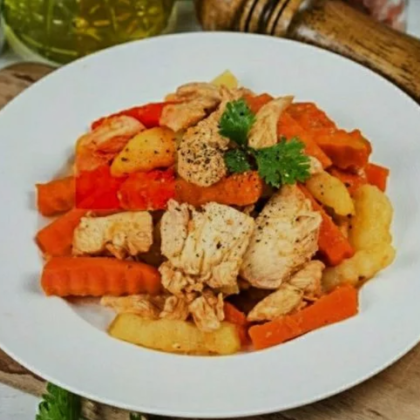 Курица жареная с овощами