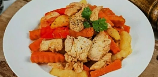 Курица жареная с овощами