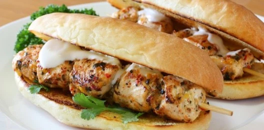 Шашлычный хот-дог на лепёшку
