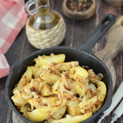 Жареный картофель с луком