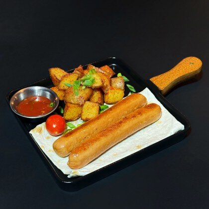 Куриные колбаски с картофельными дольками