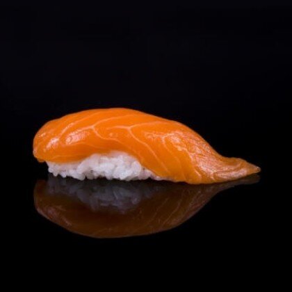 Суши с лососем