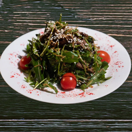 Салат "Руколла с говядиной"