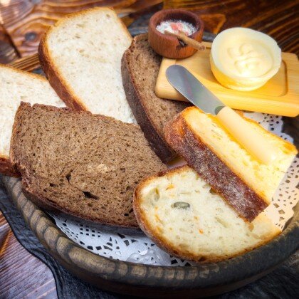 Хлебная корзина с 3 видами хлеба