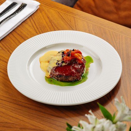 Бифштекс из мраморной говядины с сырным соусом и чипотле