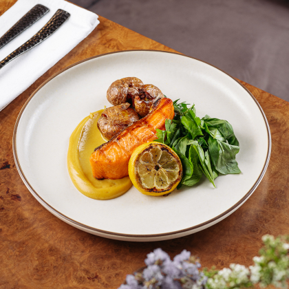 Лосось на гриле с картофелем бэби