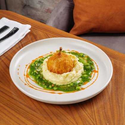 Котлета по-киевски с кетчупом из огурца