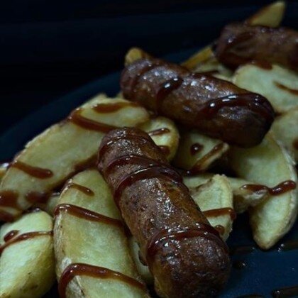 Картофель с баварскими колбасками