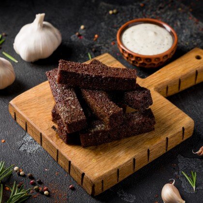 ЧЕСНОЧНЫЕ ГРЕНКИ С СОУСОМ ТАР-ТАР