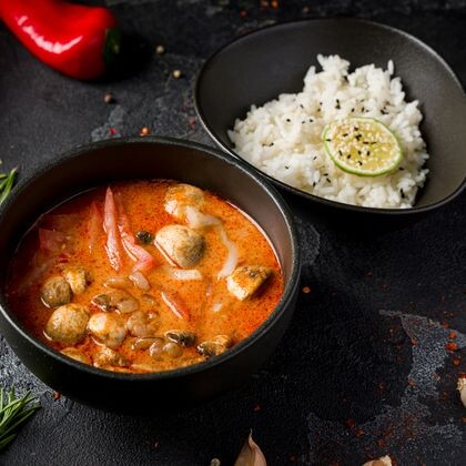 ТОМ ЯМ С РИСОМ