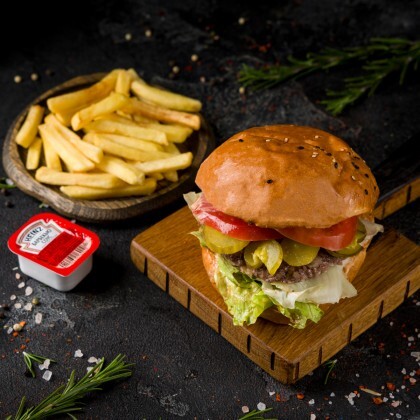 КОМБО: БУРГЕР КЛАССИК+ФРИ+СОУС