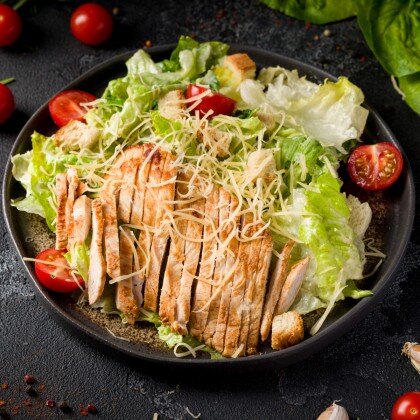 ЦЕЗАРЬ С КУРИЦЕЙ