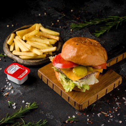 КОМБО: ЧИЗБУРГЕР+ФРИ+СОУС