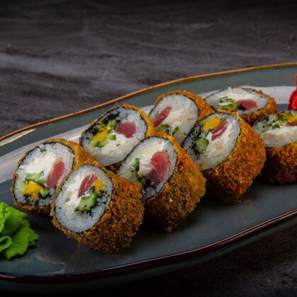 Ролл «Магура темпура» (тунец)