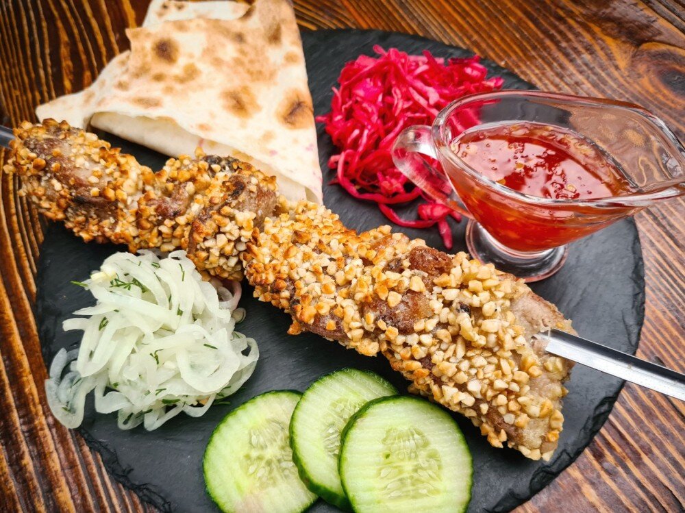 Шашлык из свиной шеи в арахисе
