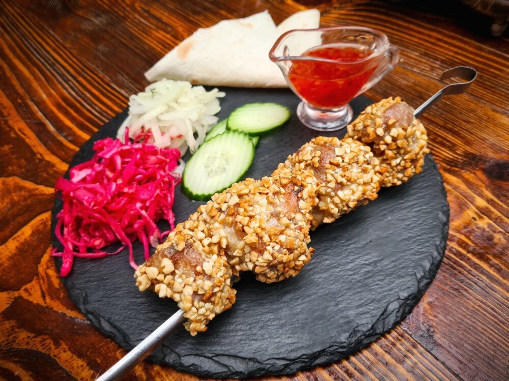 Шашлык из курицы в жареном арахисе