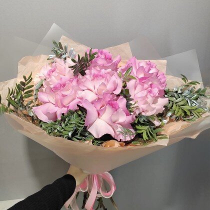 Букет из 7 Французских роз с фисташкой.