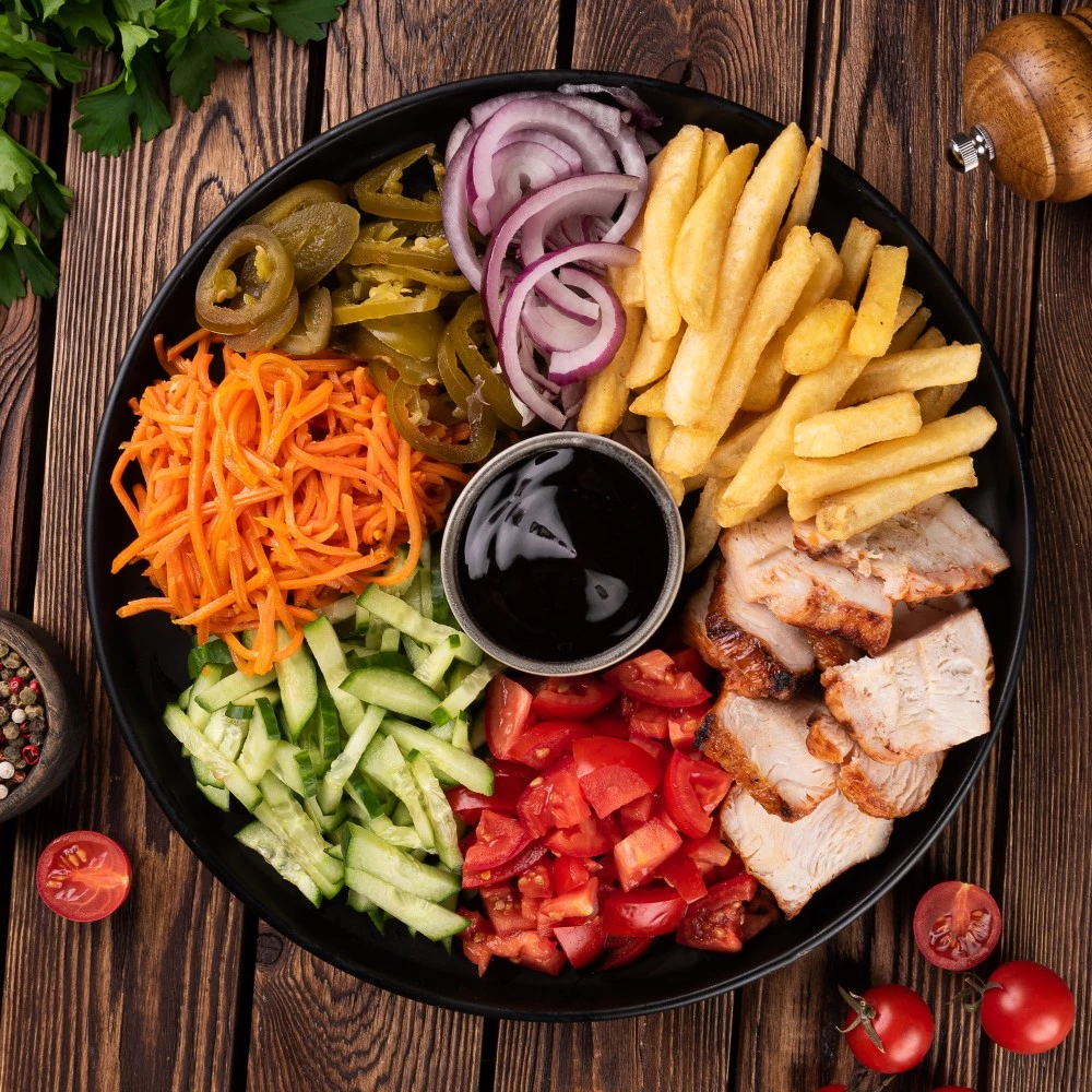  Шаверма на тарелке со свининой BBQ