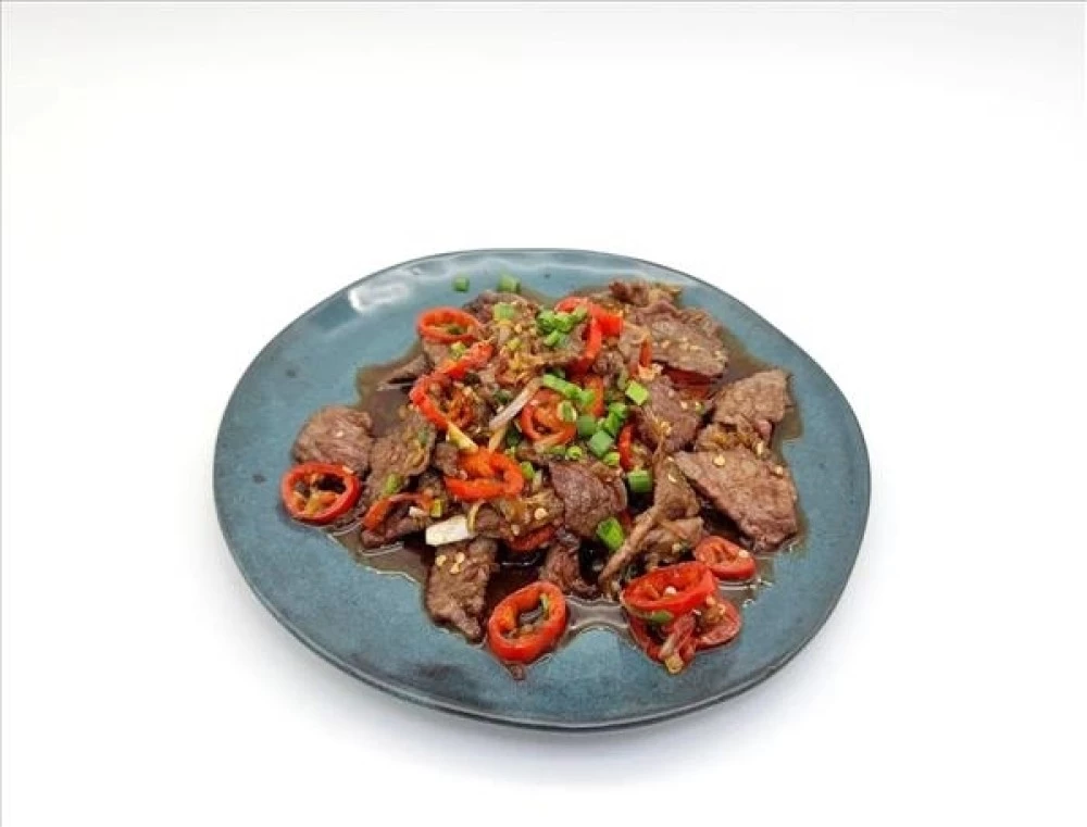 Жареная говядина с перцем чили 小炒黄牛肉