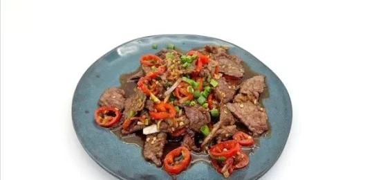 Жареная говядина с перцем чили 小炒黄牛肉